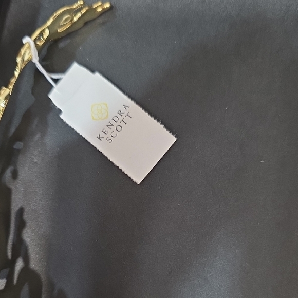 NWT Kendra Scott Gold Statement Necklace - Picture 3 of 4